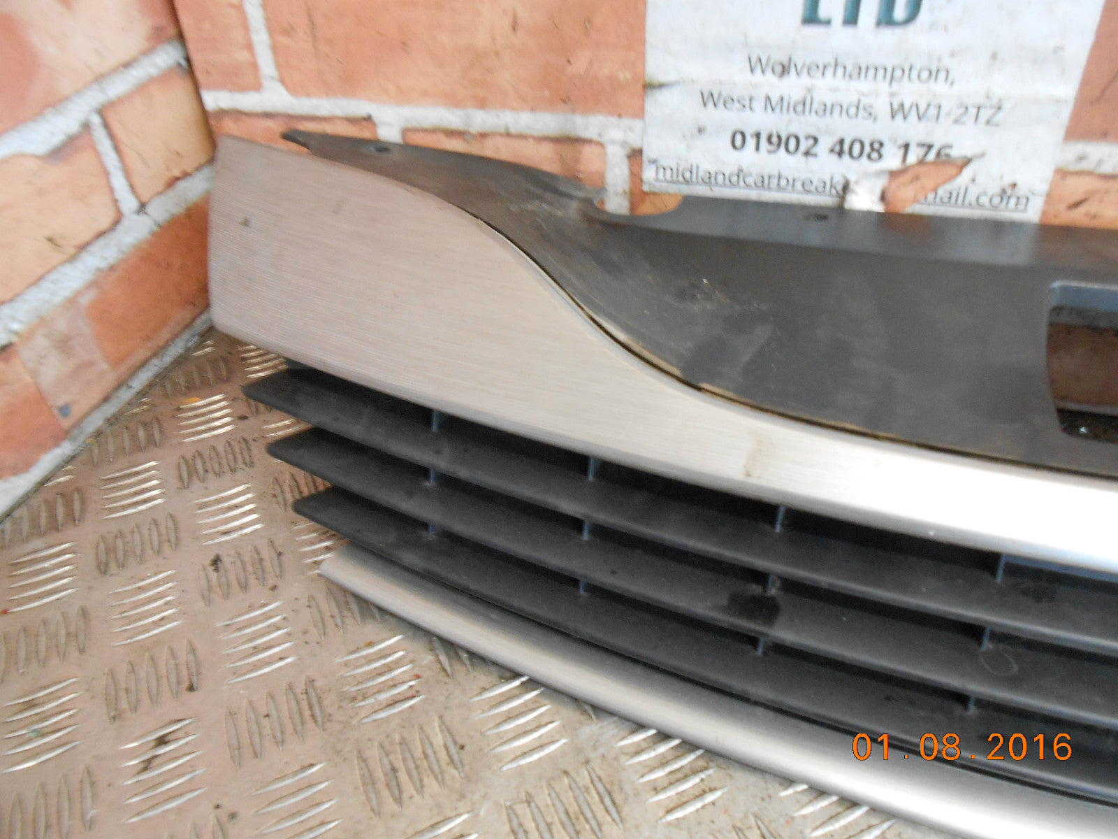 RENAULT LAGUNA 2 MK2 2002 FRONT BUMPER GRILL GRILLE 8200012581