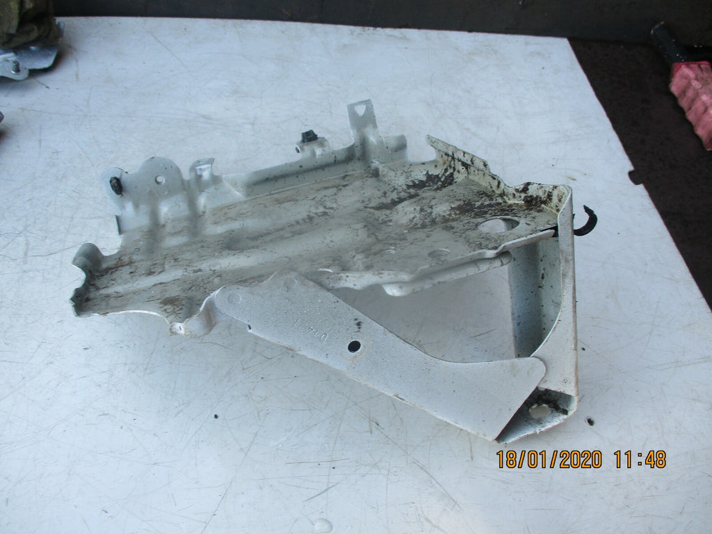 TOYOTA AYGO 2019 ENGINE BAY BATTERY TRAY SUPPORT MOUNT BRACKET 53771