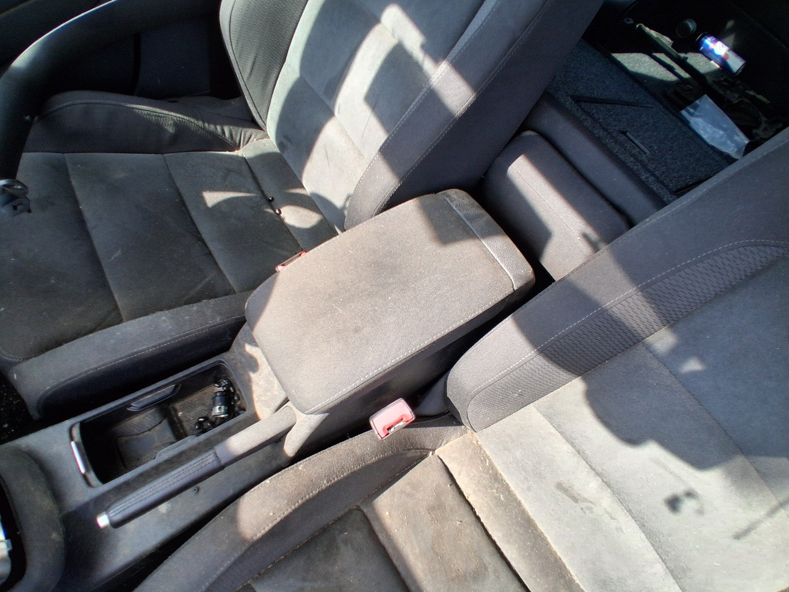 2012 VW VOLKSWAGEN GOLF MK6 CENTRE CONSOLE ARMREST FABRIC