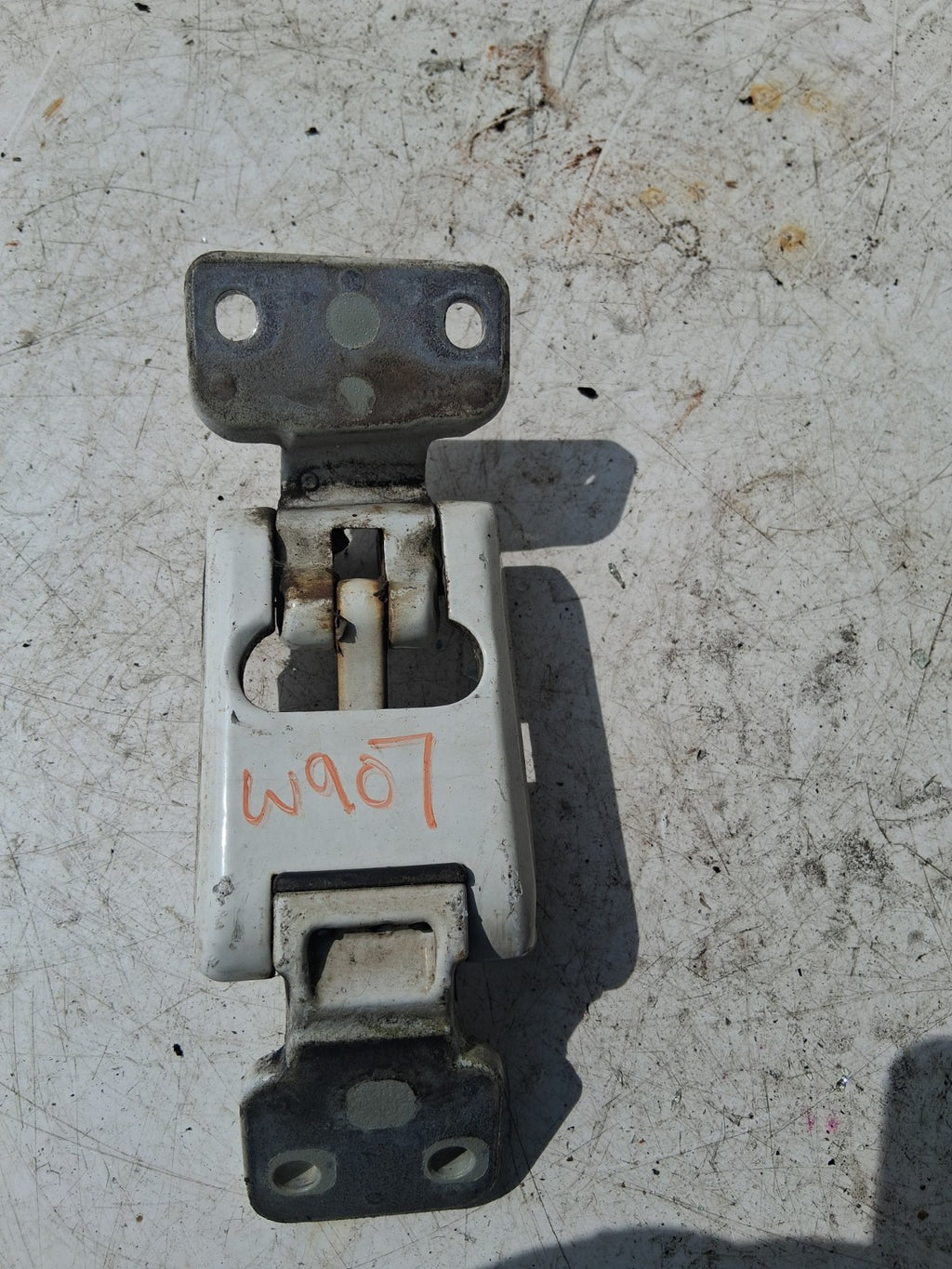 2020 MERCEDES BENZ SPRINTER W907 REAR UPPER RIGHT DRIVER DOOR HINGE A9107406400