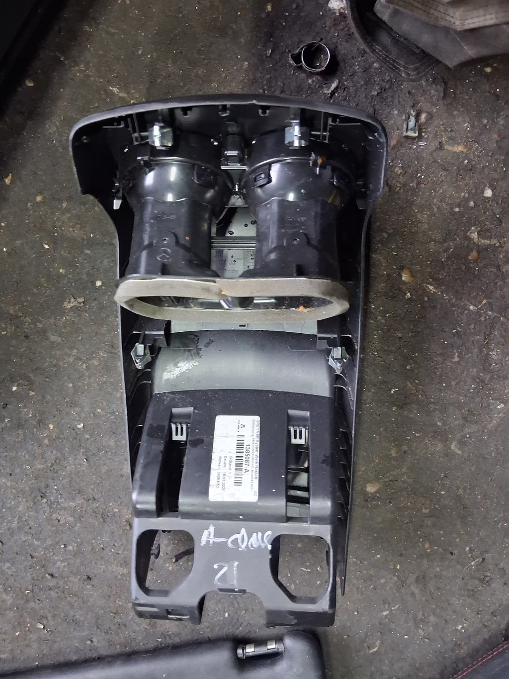 2021 MERCEDES A CLASS V177 COMPLETE CENTRE CONSOLE WITH TOUCH PAD AIR VENT
