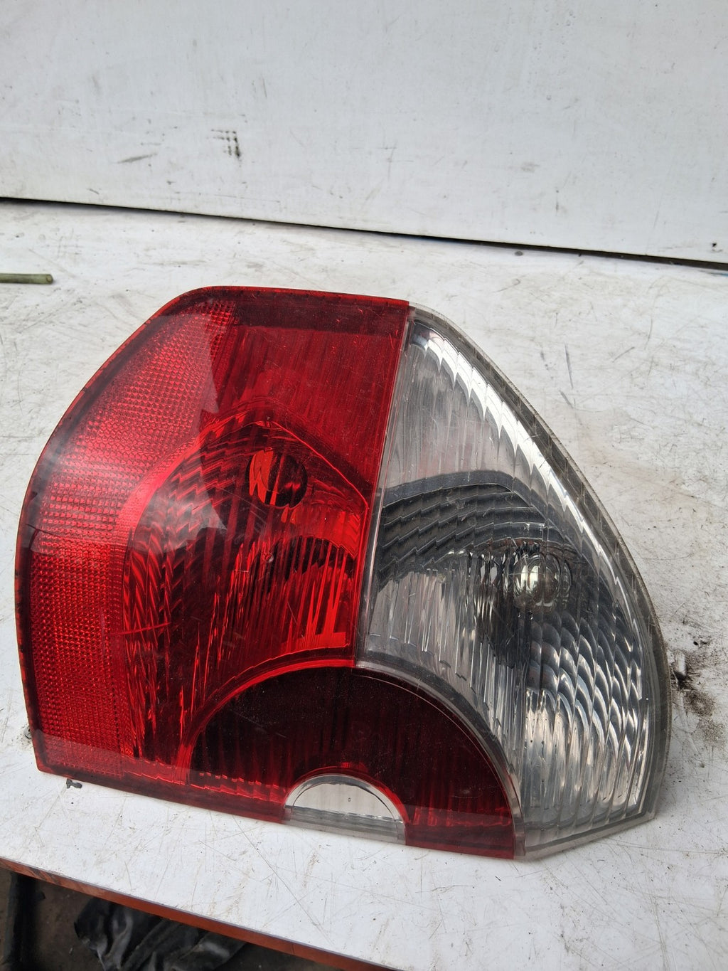 2004 BMW X3 E83 NSR PASSENGER SIDE REAR TAIL LIGHT LAMP 3414399