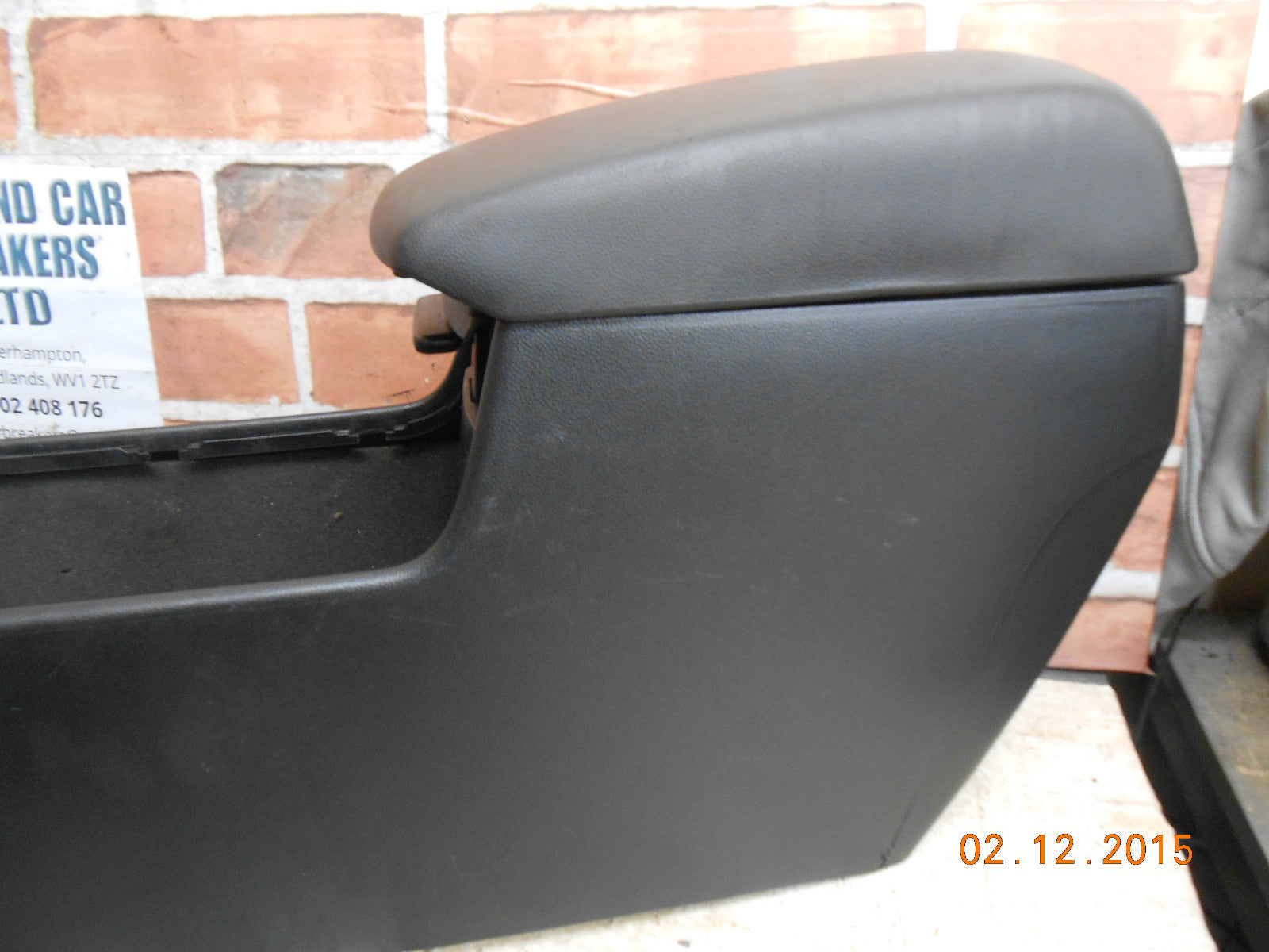MAZDA 3 BK 2005 CENTRE CONSOLE ARMREST ARM REST STORAGE COMPARTMENT PLASTIC TRIM