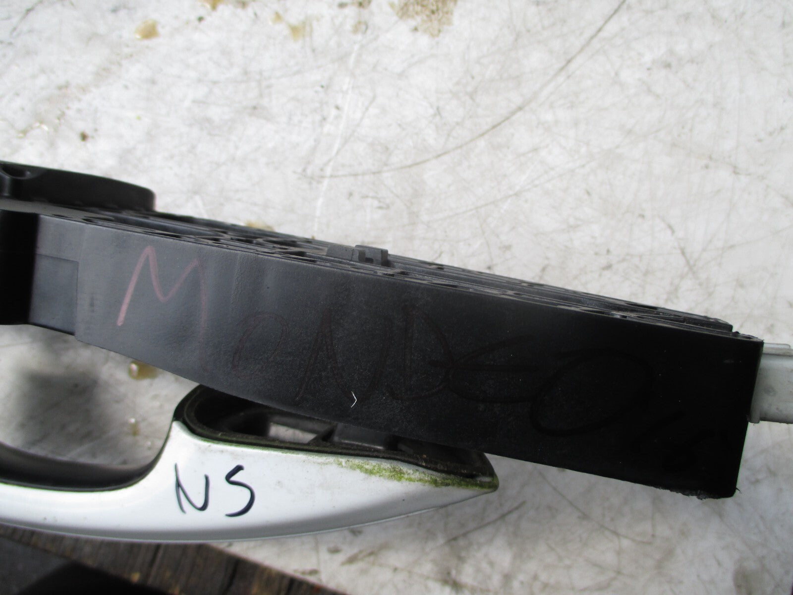 FORD MONDEO MK5 2016 NSR PASSENGER REAR EXERIOR DOOR HANDLE WHITE DS73-F224N03BF