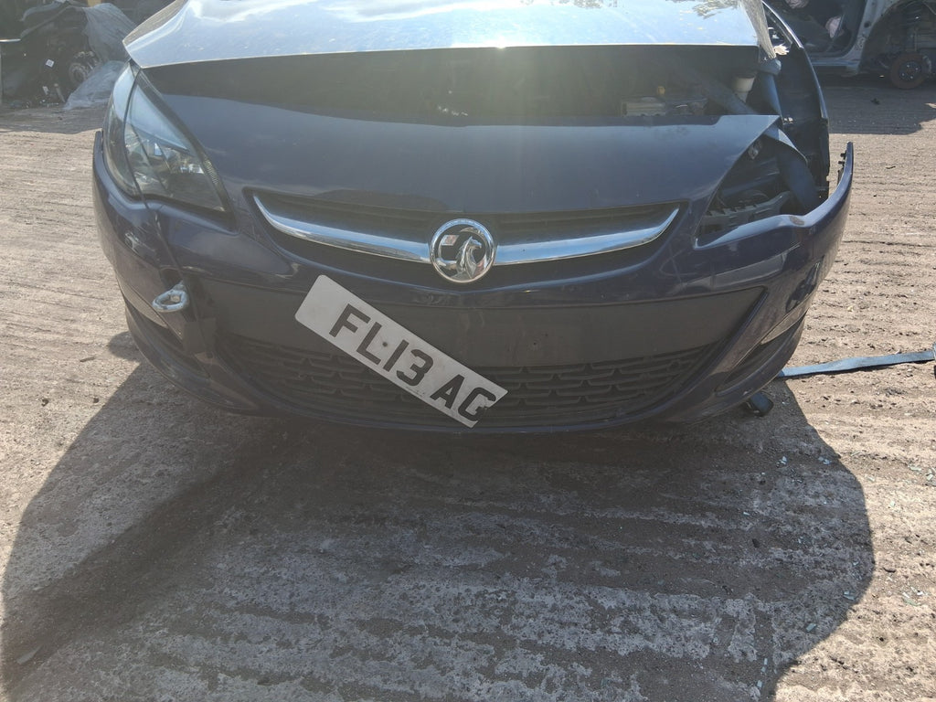 2013 VAUXHALL ASTRA J ESTATE COMPLETE FRONT BUMPER WITH GRILL & BADGE GRILLE