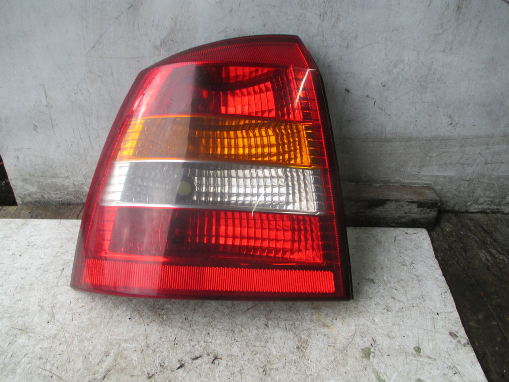 VAUXHALL ASTRA MK4 2004 NSR PASSENGER SIDE REAR TAIL LIGHT