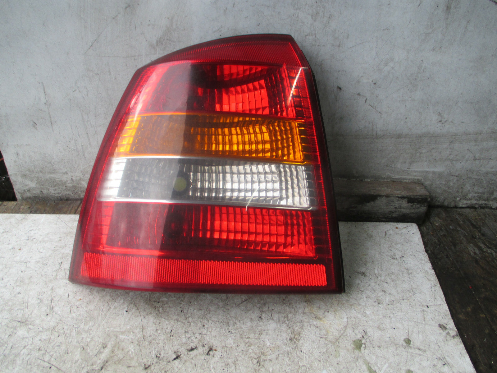 VAUXHALL ASTRA MK4 2004 NSR PASSENGER SIDE REAR TAIL LIGHT