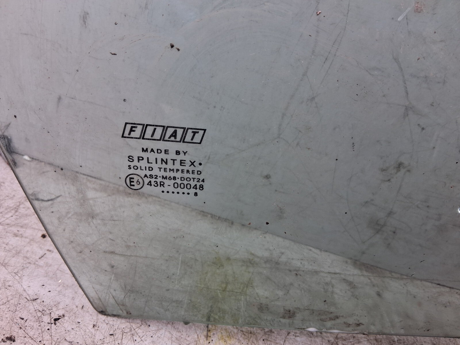 FIAT PUNTO 2008 3 DOOR OSF DRIVER SIDE FRONT RIGHT WINDOW GLASS 43R00048