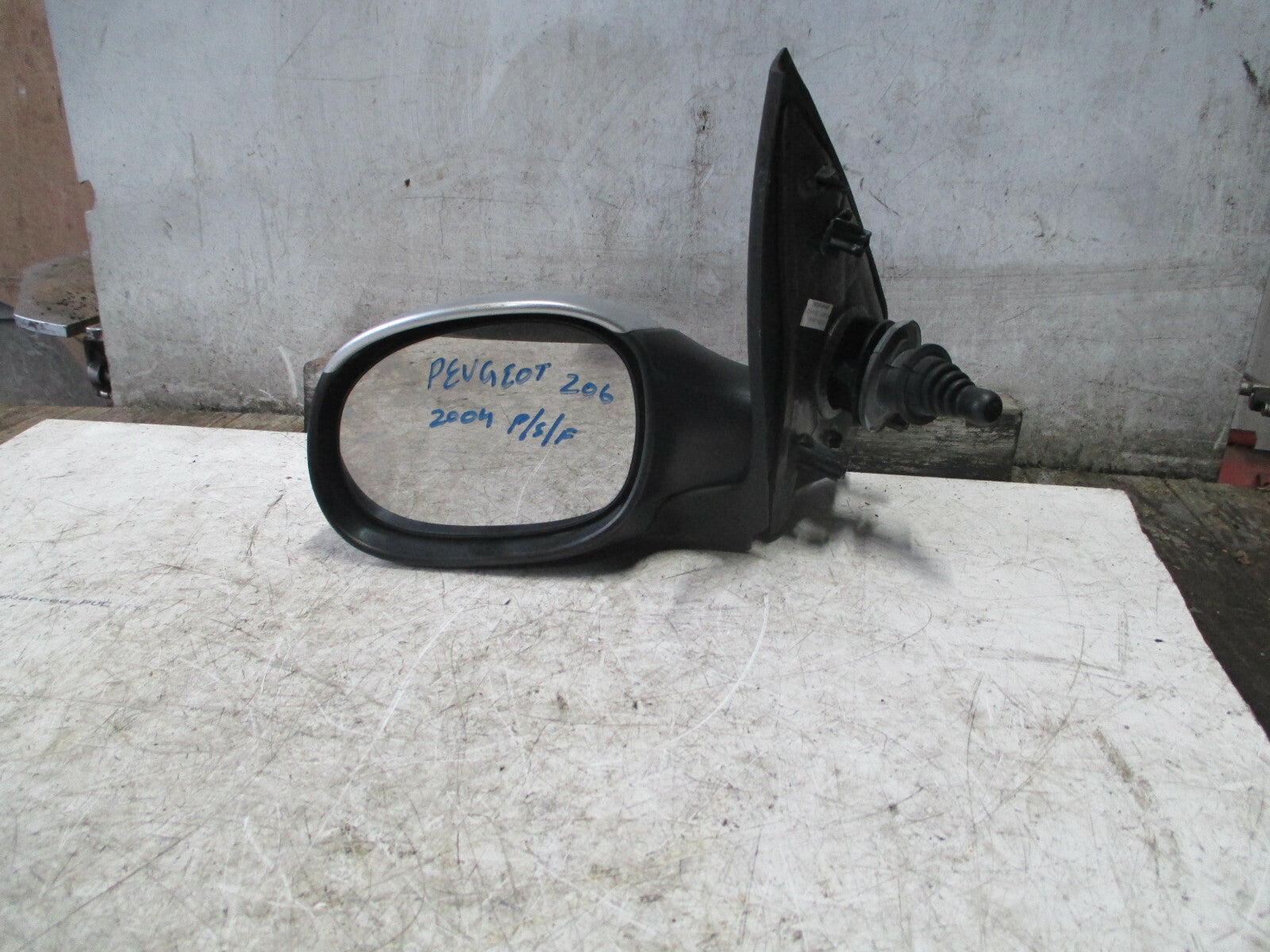 PEUGEOT 206 MK1 2004 NSF PASSENGER SIDE FRONT MANUAL WING MIRROR SILVER