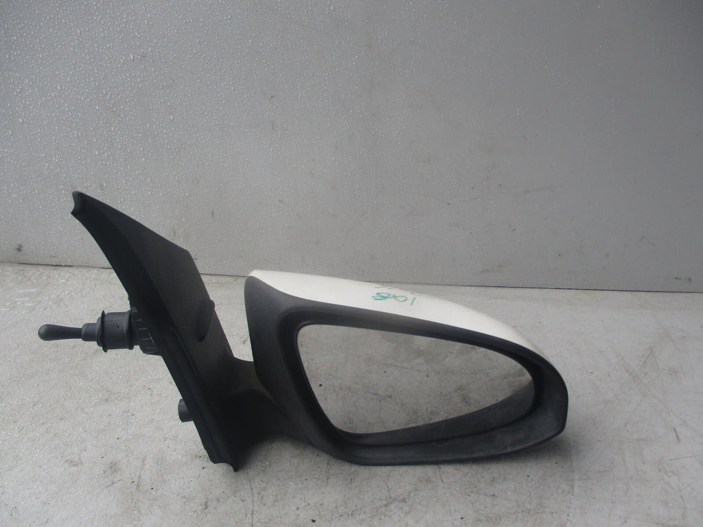 PEUGEOT 108 2016 OSF DRIVER SIDE FRONT MANUAL WING MIRROR WHITE