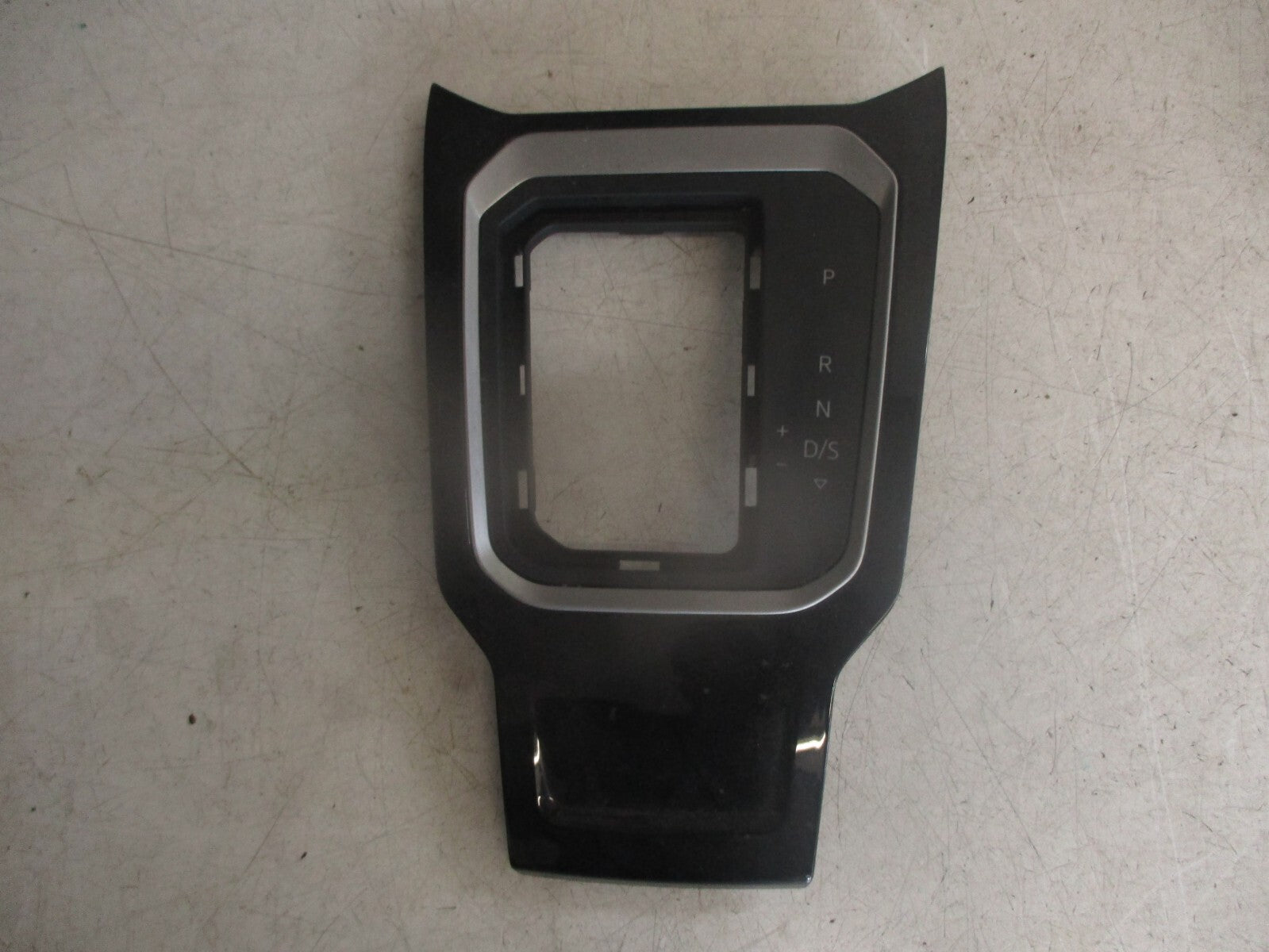 2020 VOLKSWAGEN T ROC AUTOMATIC GEAR SELECTOR SURROUND TRIM 2GA711456C