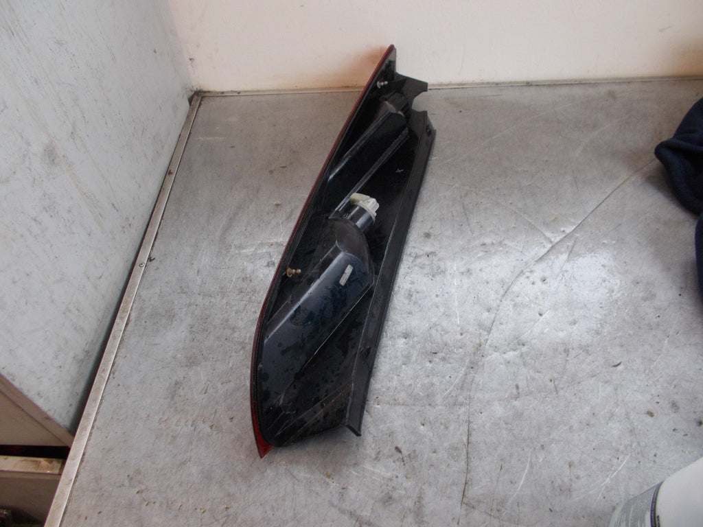 FORD FOCUS MK2 PRE FACELIFT 2005-2008 OSR DRIVER SIDE REAR LIGHT 4M5113404A
