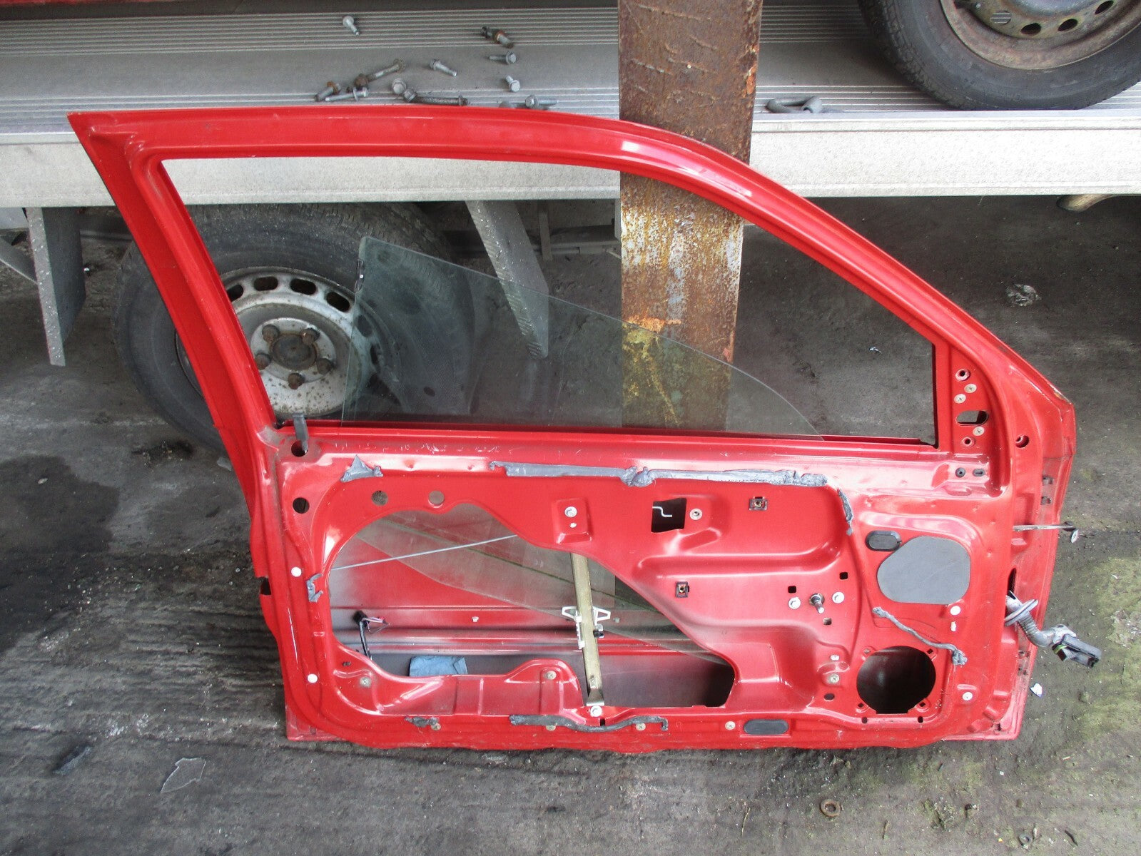 VAUXHALL ASTRA F NSF PASSENGER SIDE FRONT DOOR RED