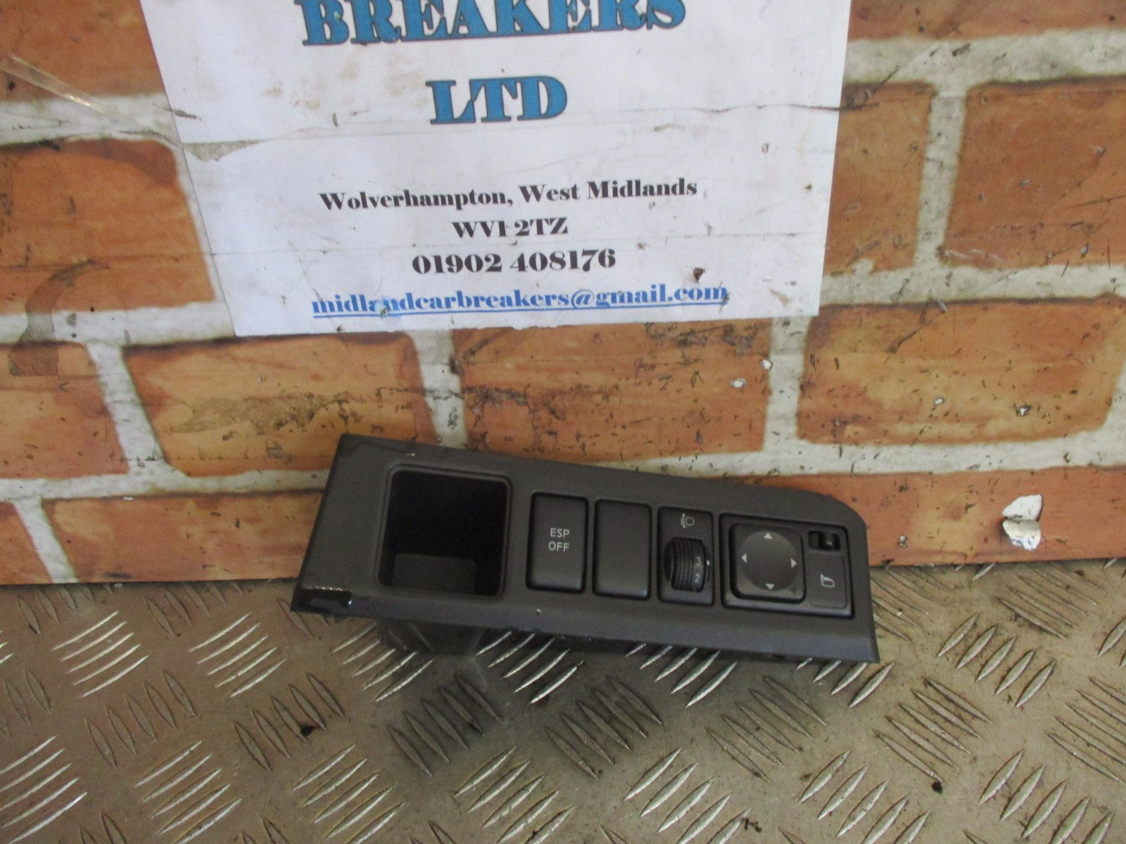 RENAULT SCENIC MK2 2007 FRONT DRIVER SIDE MIRROR ESP SWITCHES CONTROL 684859U000