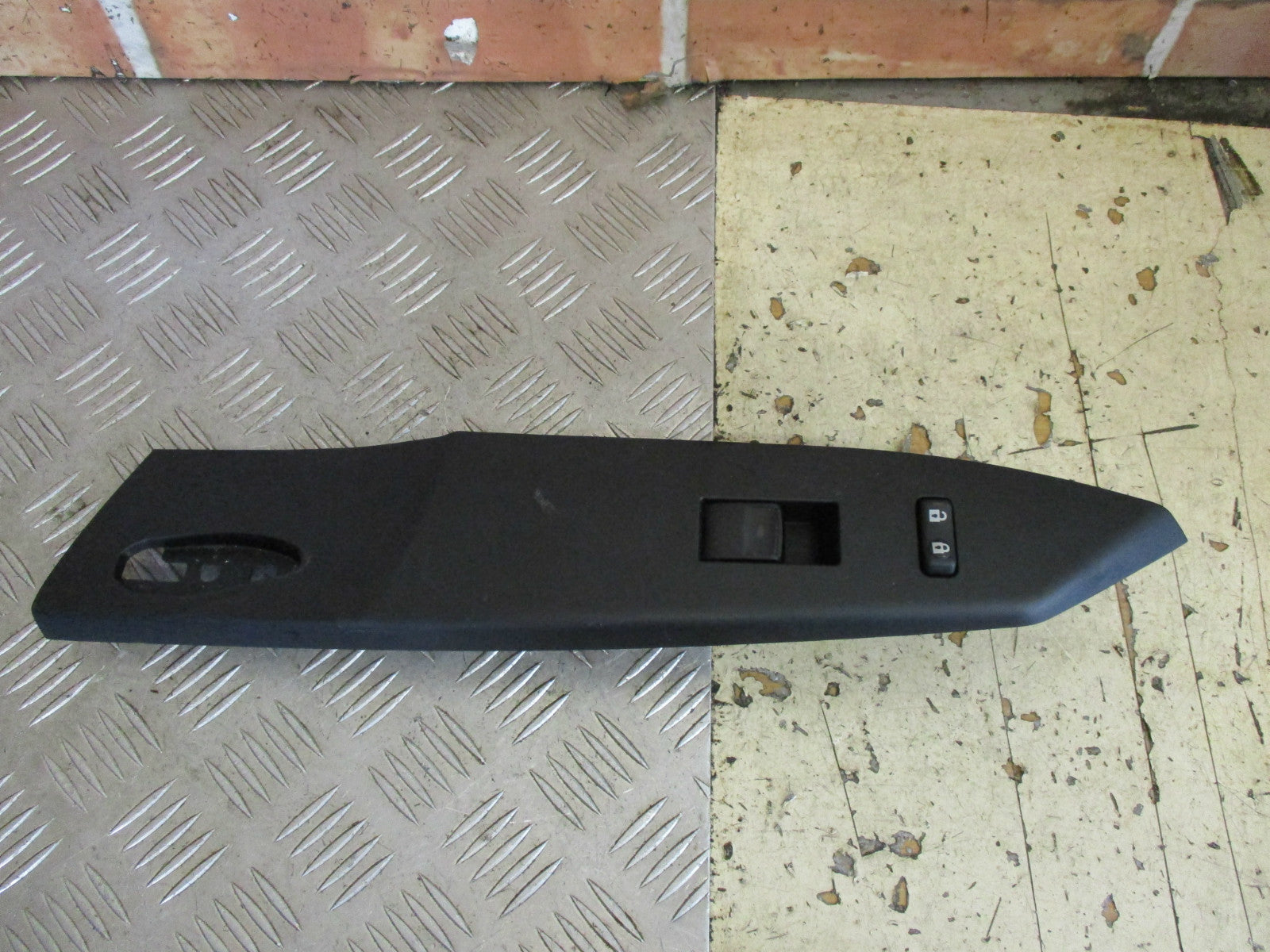 LEXUS CT200h 2014 NSF PASSENGER SIDE FRONT WINDOW SWITCH PANEL 74232-76020