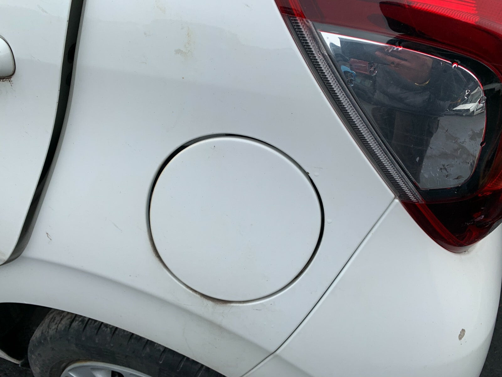 PEUGEOT 108 PETROL FUEL FLAP COVER CAP WHITE KWD