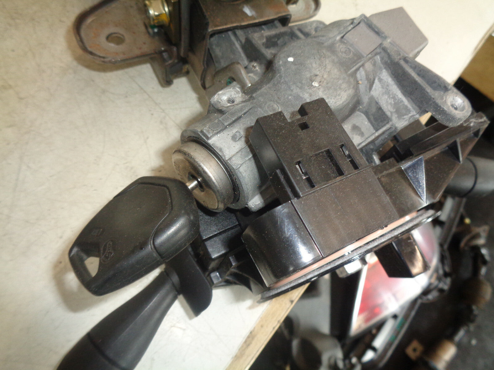 FORD FIESTA MK6 2002 ADJUSTABLE STEERING COLUMN + KEY + STALKS