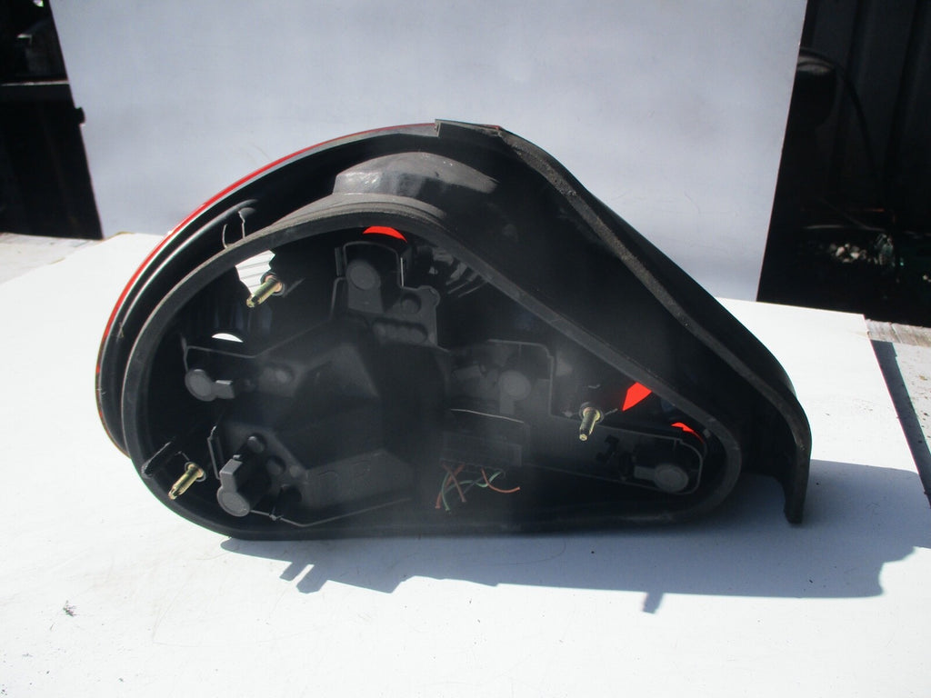 JAGUAR X TYPE 2004 OSR DRIVER OFF SIDE REAR TAIL LIGHT 89021772