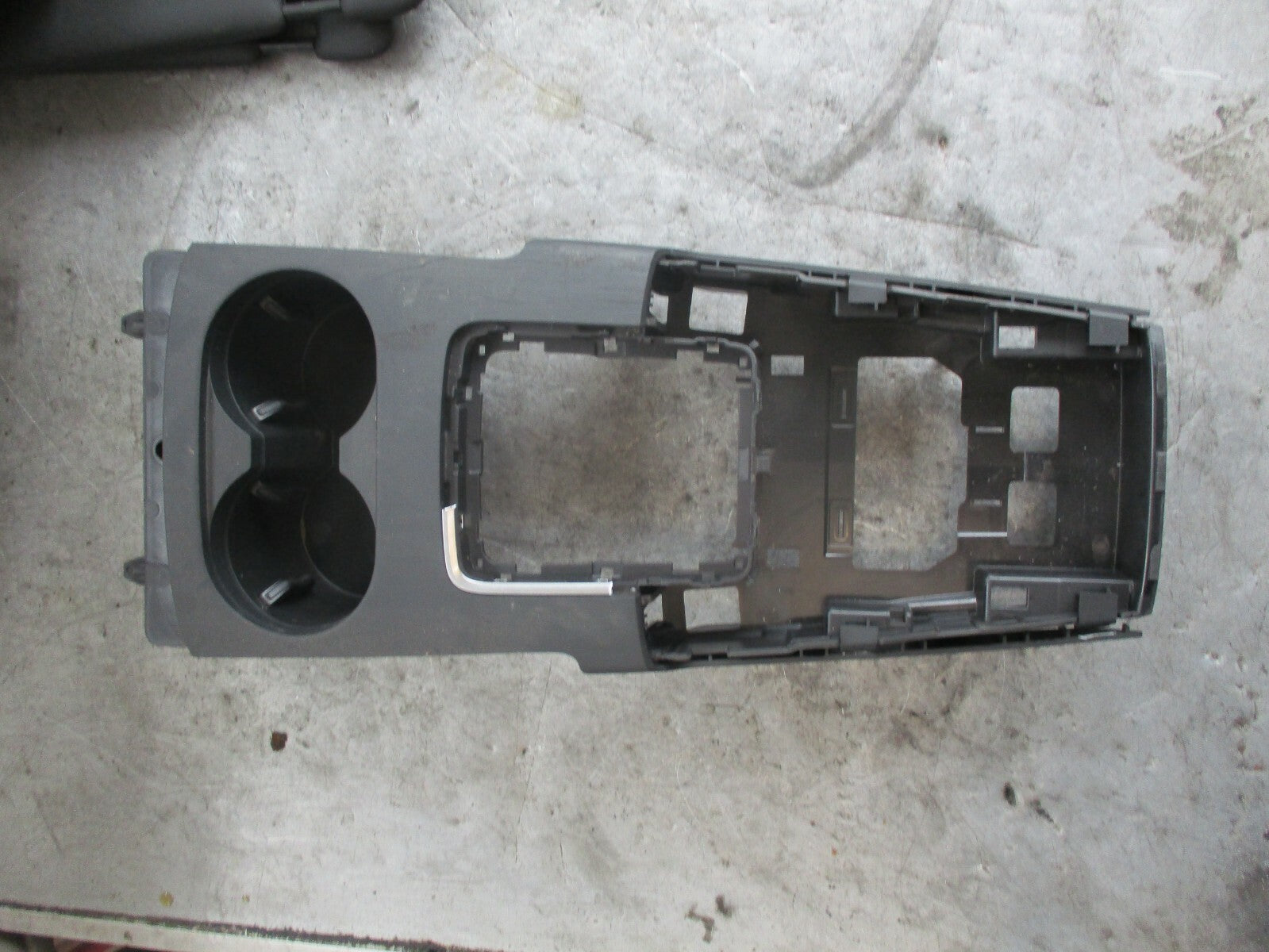 AUDI A3 8V (MK3) CENTRE CONSOLE SURROUND TRIM & CUP HOLDERS 8V2864261A