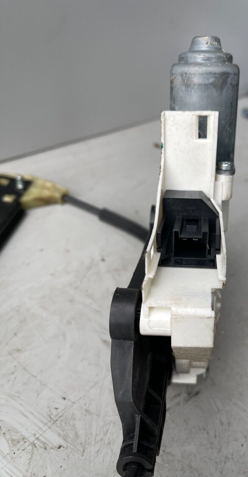 AUDI Q5 PASSENGER SIDE REAR WINDOW MOTOR REGULATOR 8R0839461D