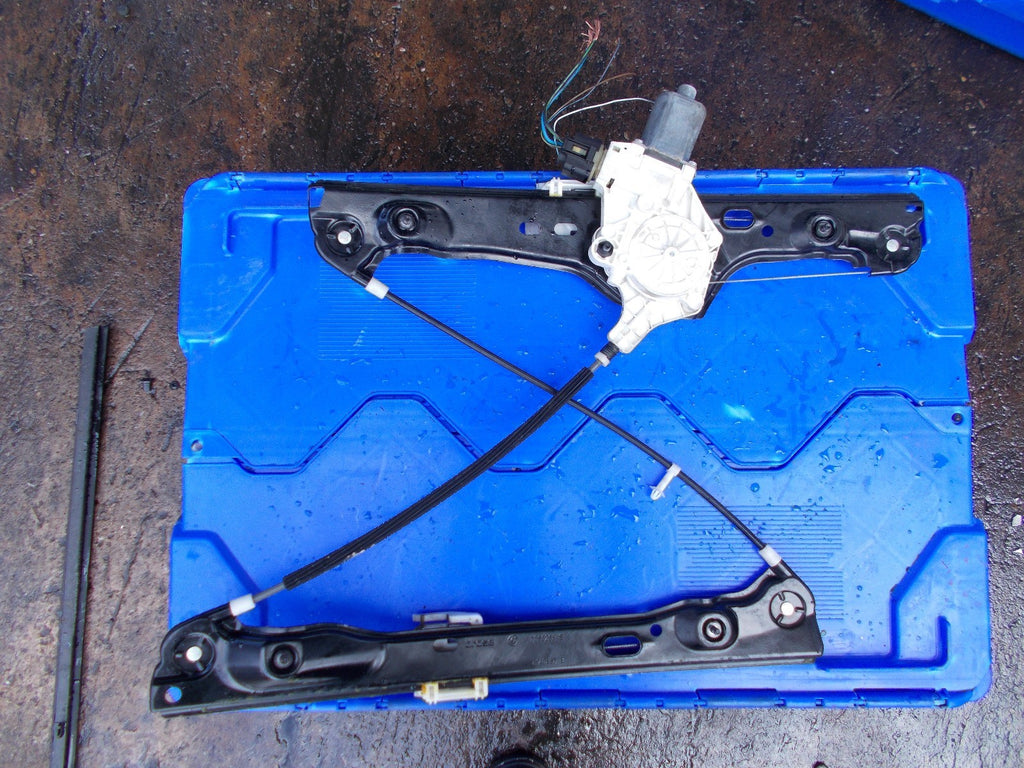 2007 BMW 320D SE NSF PASSENGER SIDE FRONT WINDOW REGULATOR & MOTOR 6927027