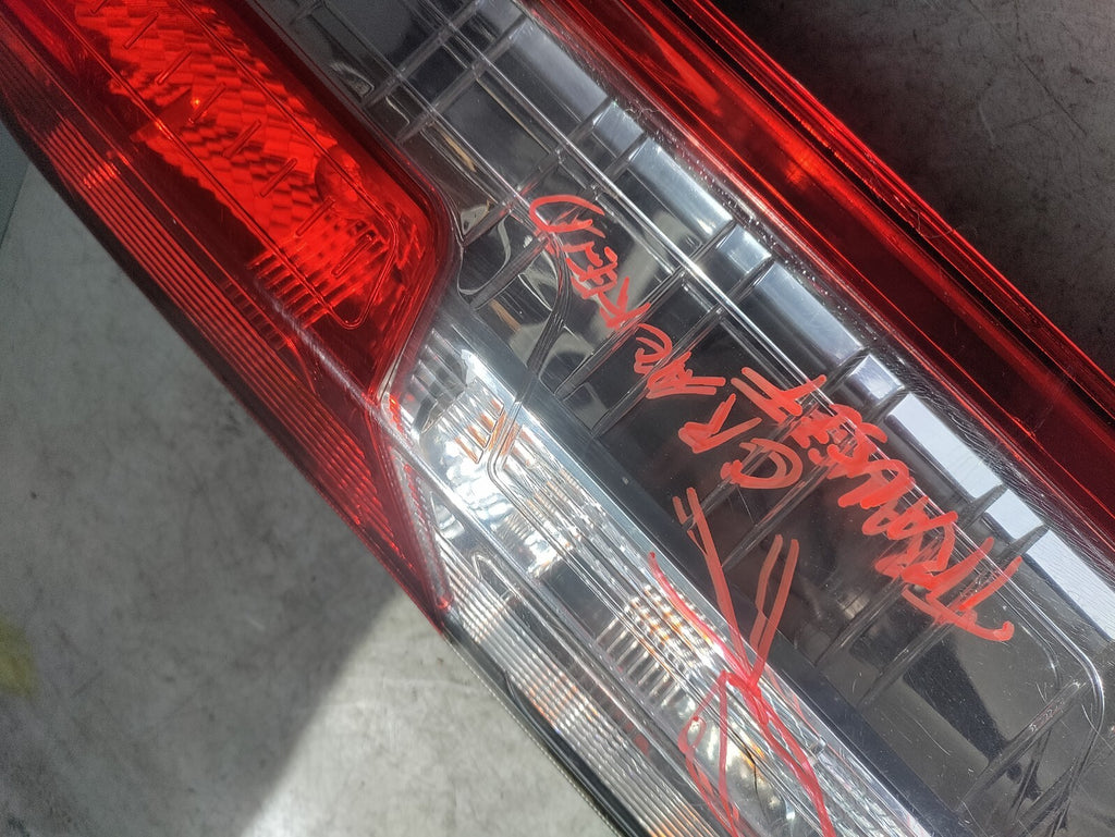 2021 FORD TRANSIT 350 MK8 OSR DRIVER SIDE TAIL LIGHT CRACKED BK3113404AC