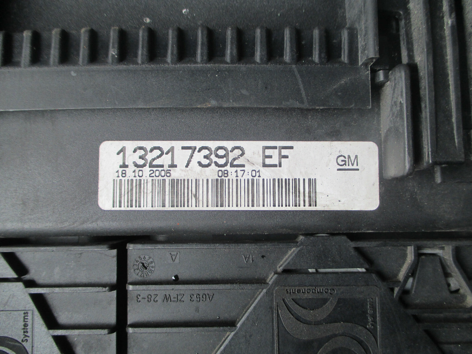 VAUXHALL CORSA D 1.4 PETROL UNDER BONNET RELAY FUSE BOX 13217392