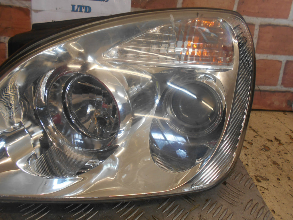 KIA CARENS MK2 2007 FACELIFT NS PASSENGER SIDE FRONT LIGHT HEADLIGHT HEADLAMP