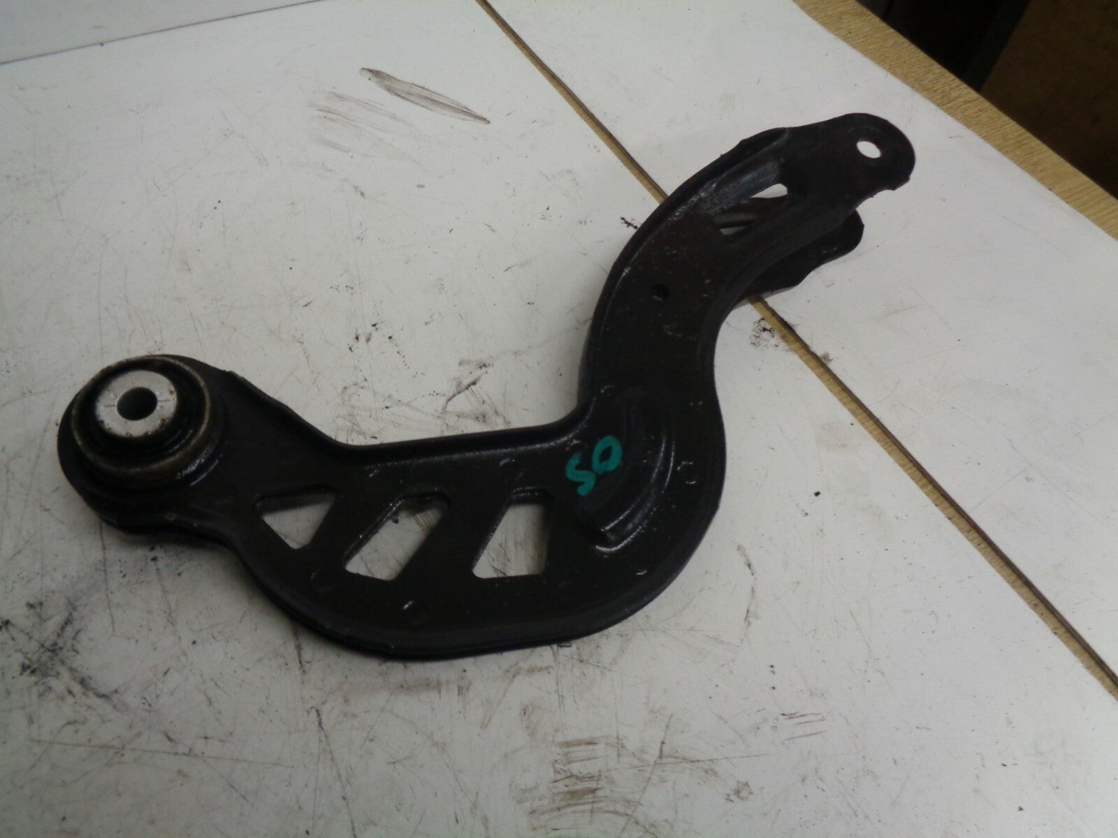 MERCEDES 2018 A CLASS W176 OSR DRIVER SIDE REAR CONTROL ARM A2463501006
