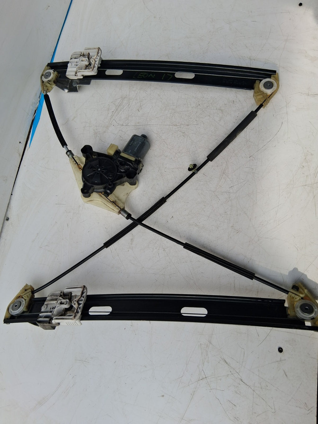 SEAT LEON 2017 MK3 NSF PASSENGER FRONT WINDOW MOTOR REGULATOR 5Q0959801B