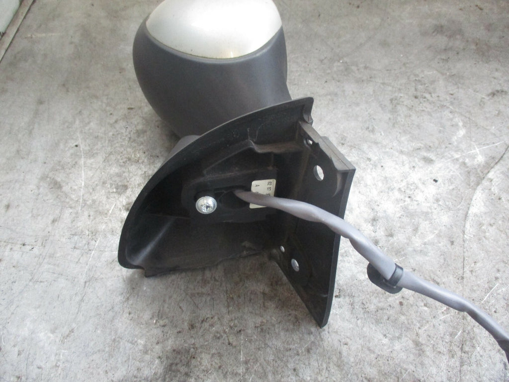 PEUGEOT 1007 2006 OS DRIVER SIDE ELECTRIC WING MIRROR SILVER