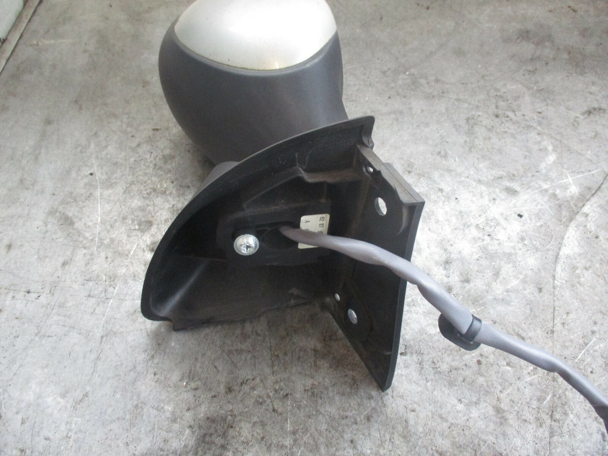 PEUGEOT 1007 2006 OS DRIVER SIDE ELECTRIC WING MIRROR SILVER