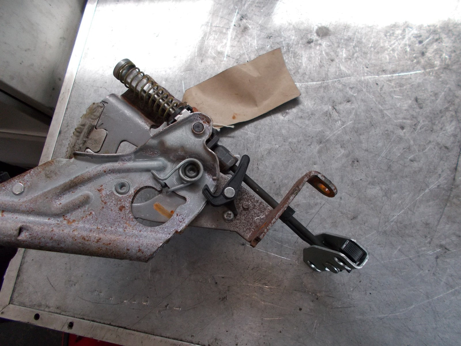 BMW 1 SERIES F20 HAND BRAKE LEVER