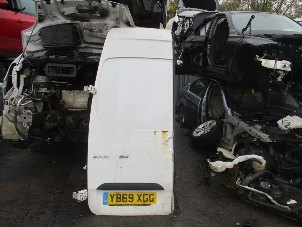 2019 MERCEDES BENZ SPRINTER W907 NSR PASSENGER SIDE REAR DOOR WHITE HAS DENTS