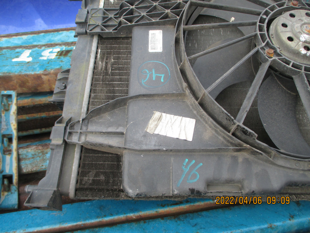 RENAULT MEGANE MK3 RADIATOR FAN COWLING 8200151464 8200115541 RP 46