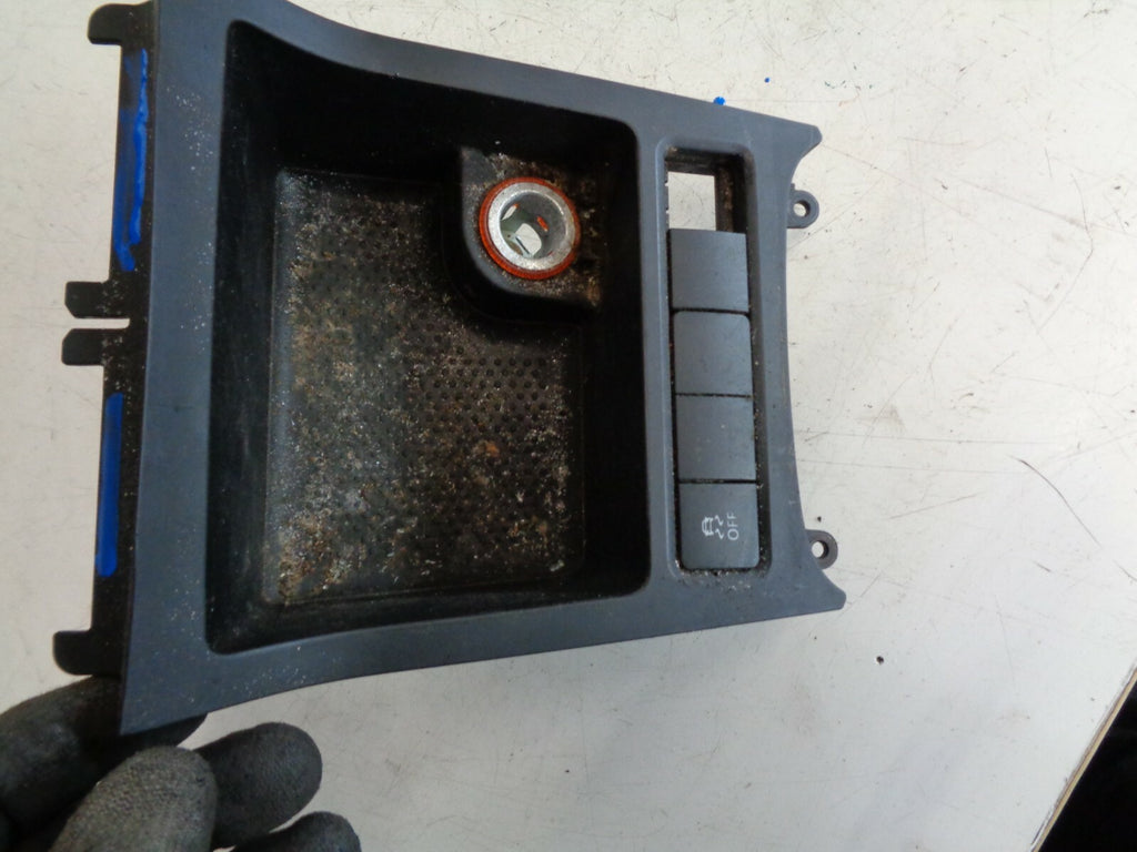 VW VOLKSWAGEN SCIROCCO 2011 INTERIOR 12V LIGHTER SOCKET TRAY POT PLASTIC TRIM
