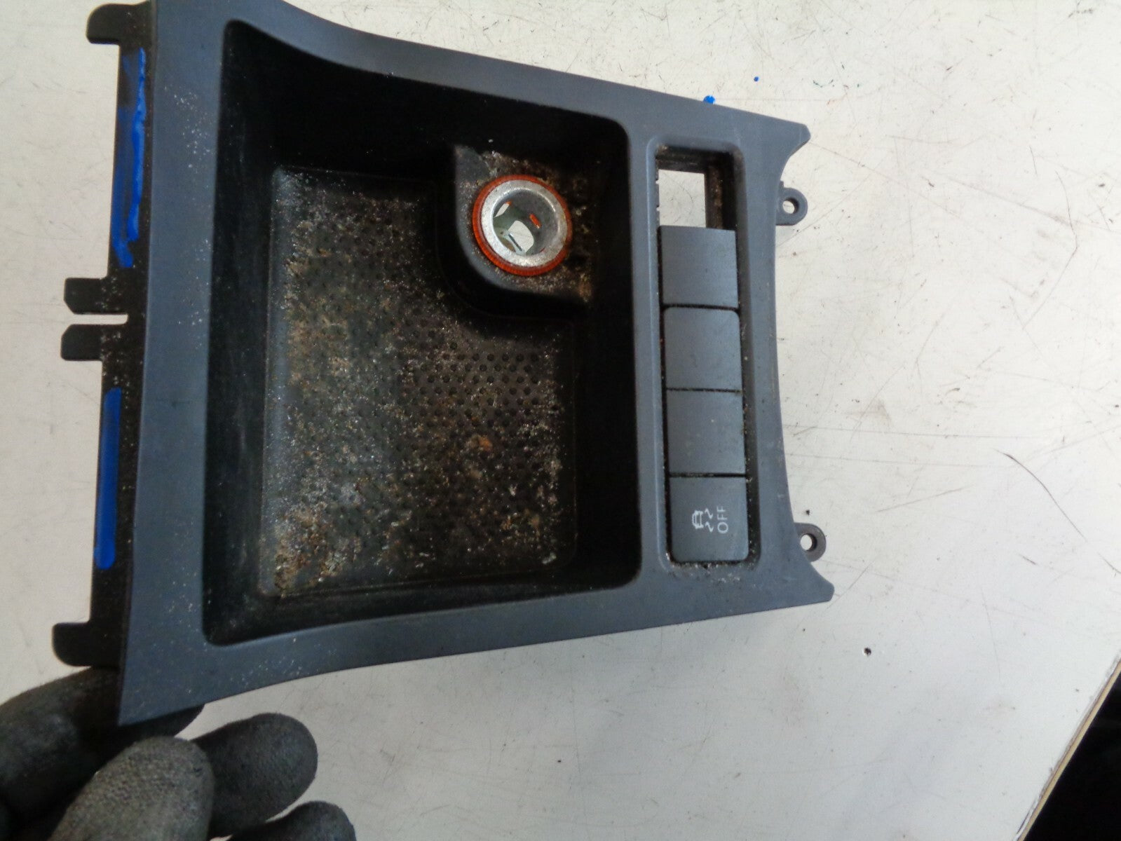 VW VOLKSWAGEN SCIROCCO 2011 INTERIOR 12V LIGHTER SOCKET TRAY POT PLASTIC TRIM