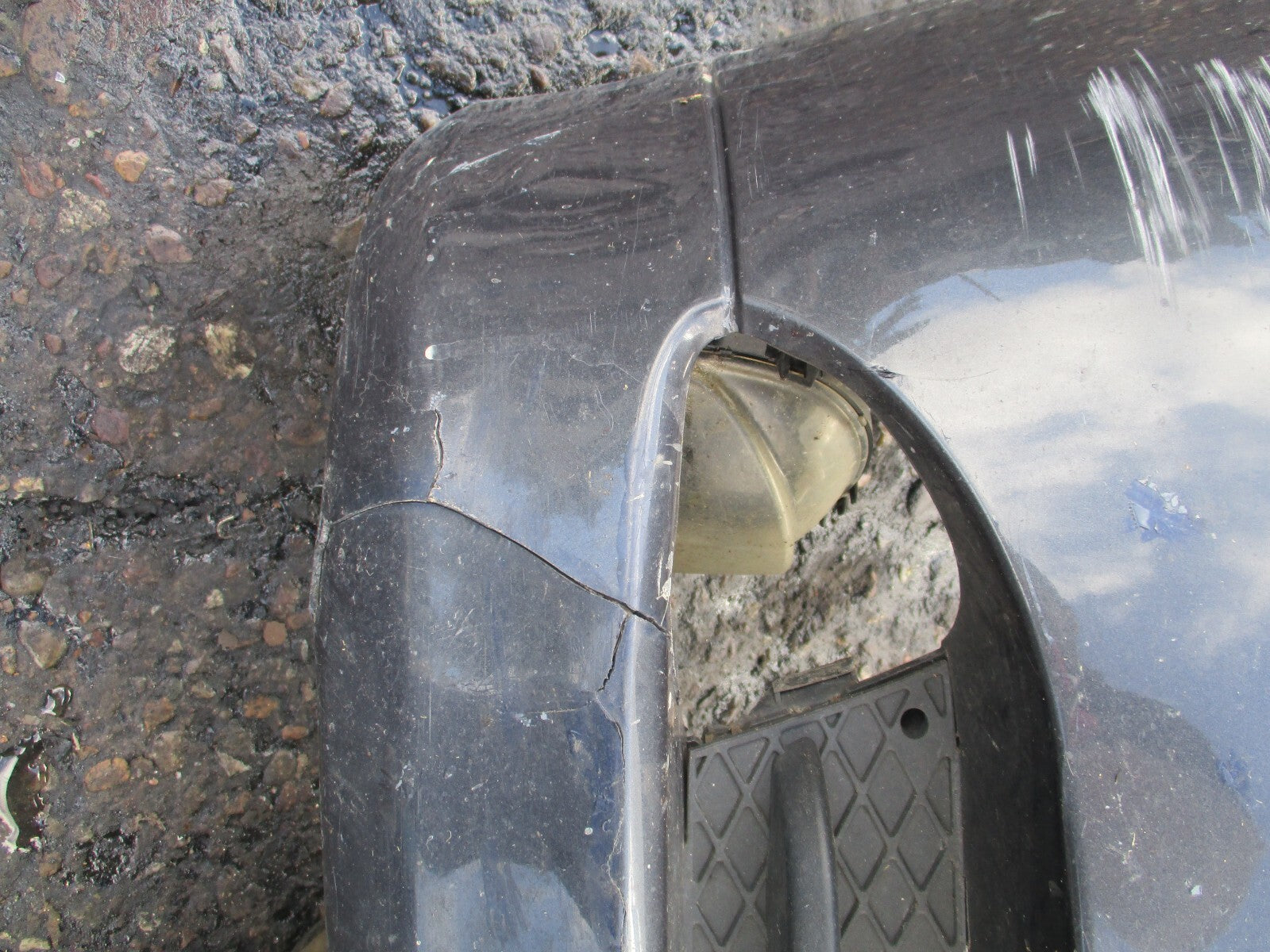 2005 BMW 3 SERIES E90 FRONT BUMPER WITH GRILLS GREY
