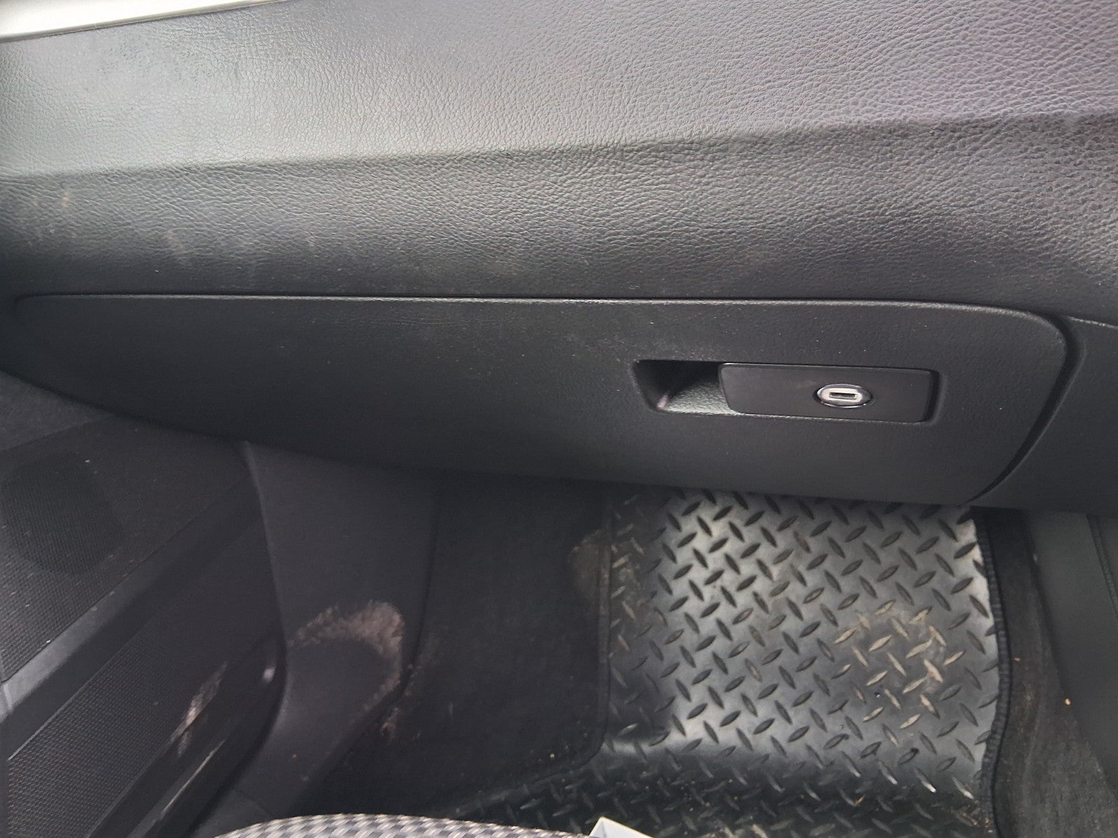 2014 VW VOLKSWAGEN PASSAT B7 FRONT DASHBOARD GLOVE BOX STORAGE COMPARTMENT