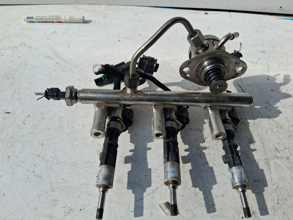 2021 CITROEN C4 MK3 1.2 PETROL INJECTOR FUEL RAIL 9830305880