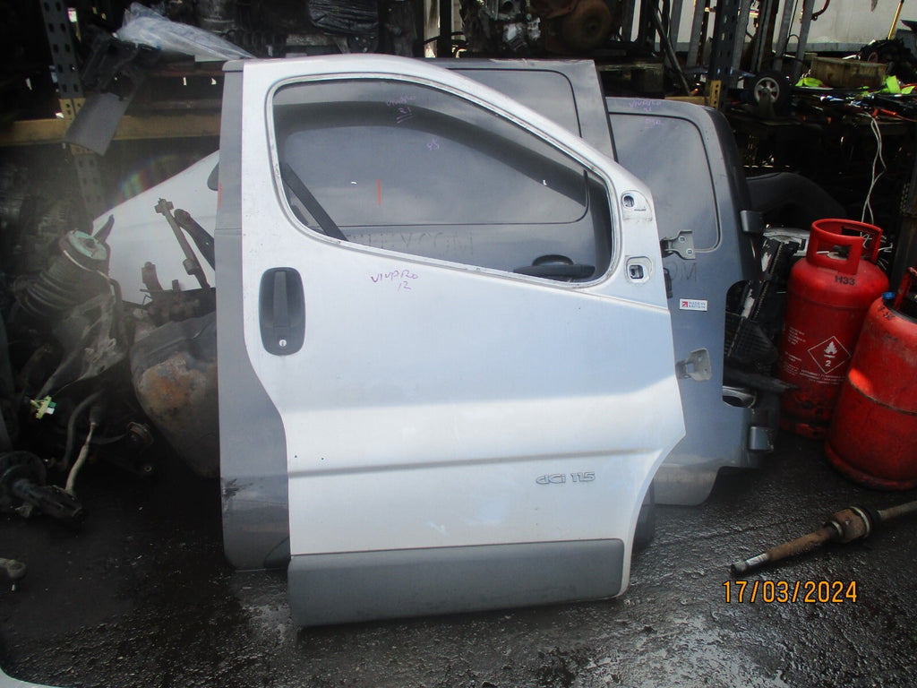 VAUXHALL VIVARO TRAFIC 2012 OS DRIVER SIDE FRONT DOOR SILVER