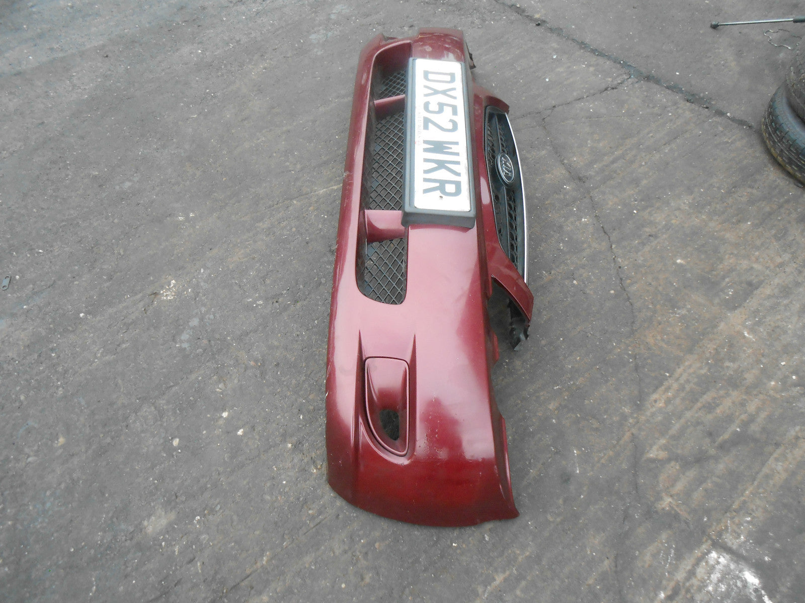 KIA SHUMA MK2 2002 COMPLETE FRONT BUMPER & GRILL GRILLE BURGUNDY RED