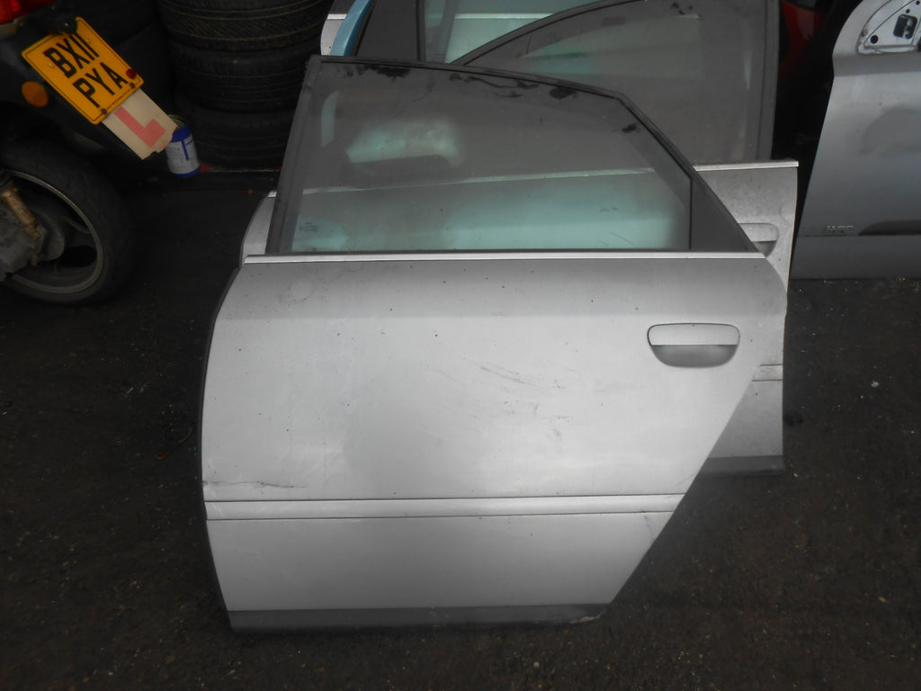 AUDI A6 C5 4B (MK2) SALOON NSR PASSENGER SIDE REAR DOOR COMPLETE SILVER