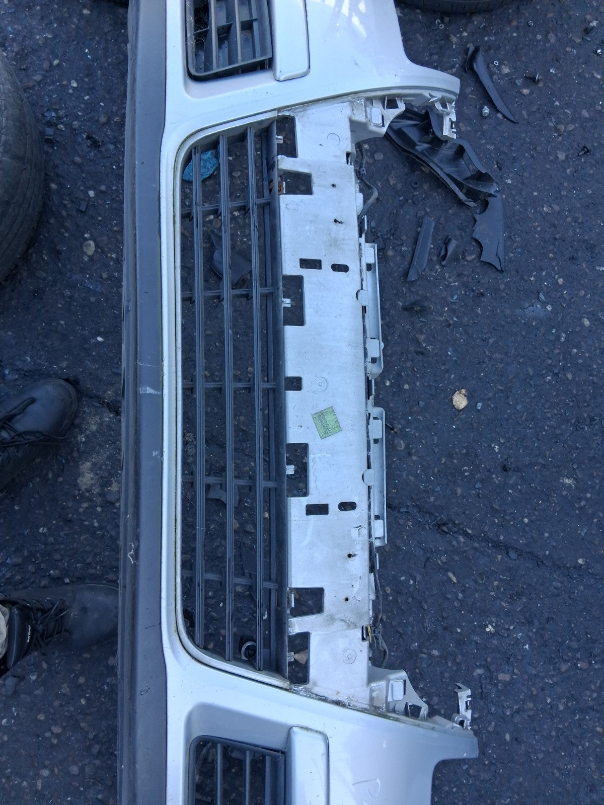 2006 VW VOLKSWAGEN PASSAT B6 ESTATE COMPLETE FRONT BUMPER WITH GRILLE FOG LIGHTS