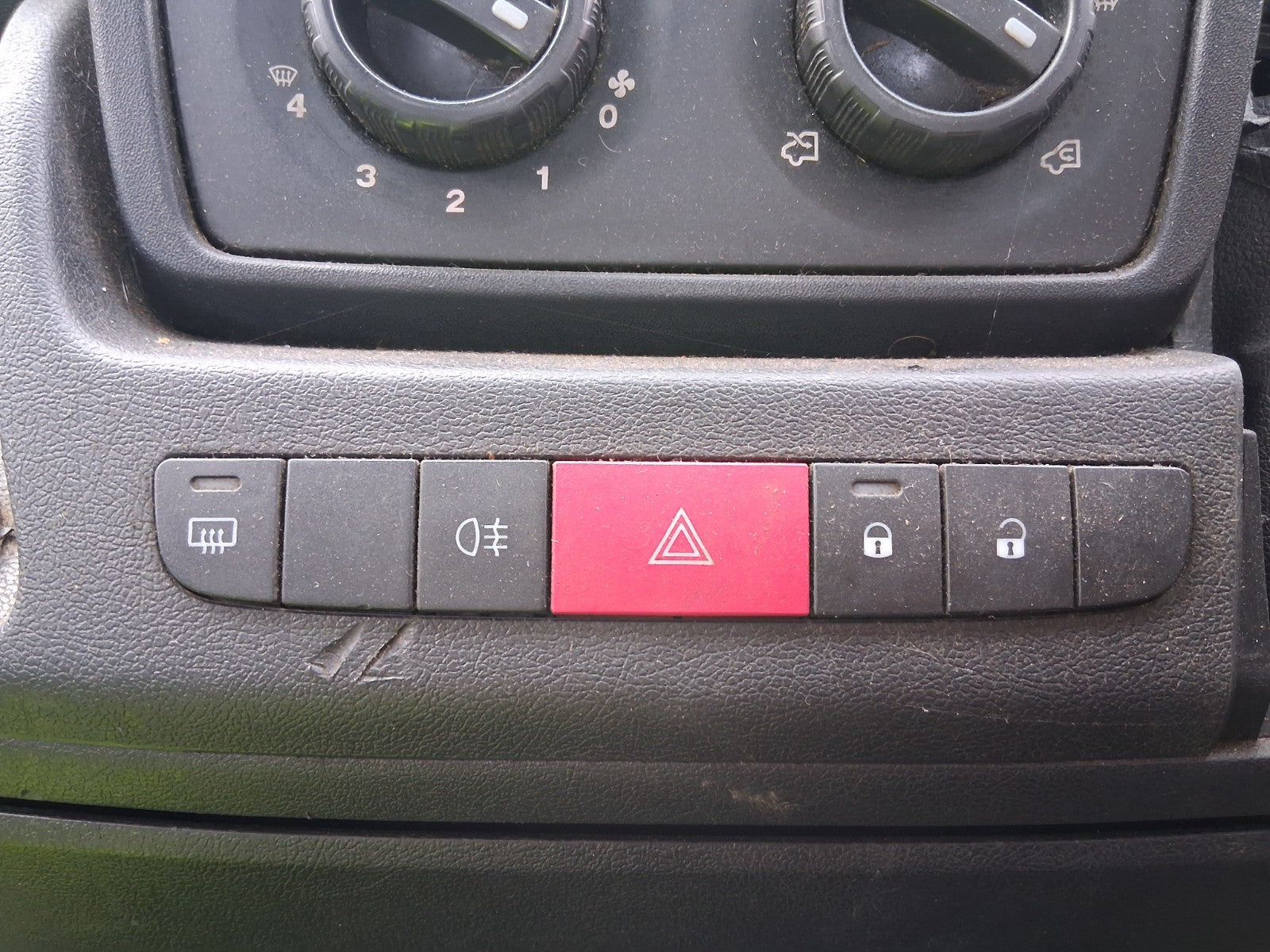 2014 CITROEN RELAY MK3 HAZARD & CENTER LOCKING SWITCH