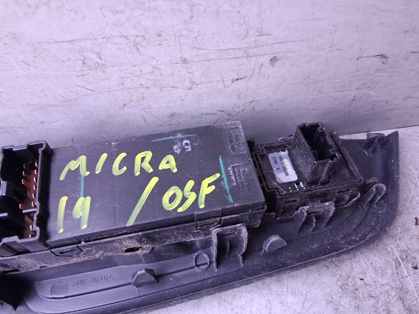 2019 NISSAN MICRA K14 OSF DRIVER SIDE RIGHT WINDOW CONTROL SWITCH 255705RA0A