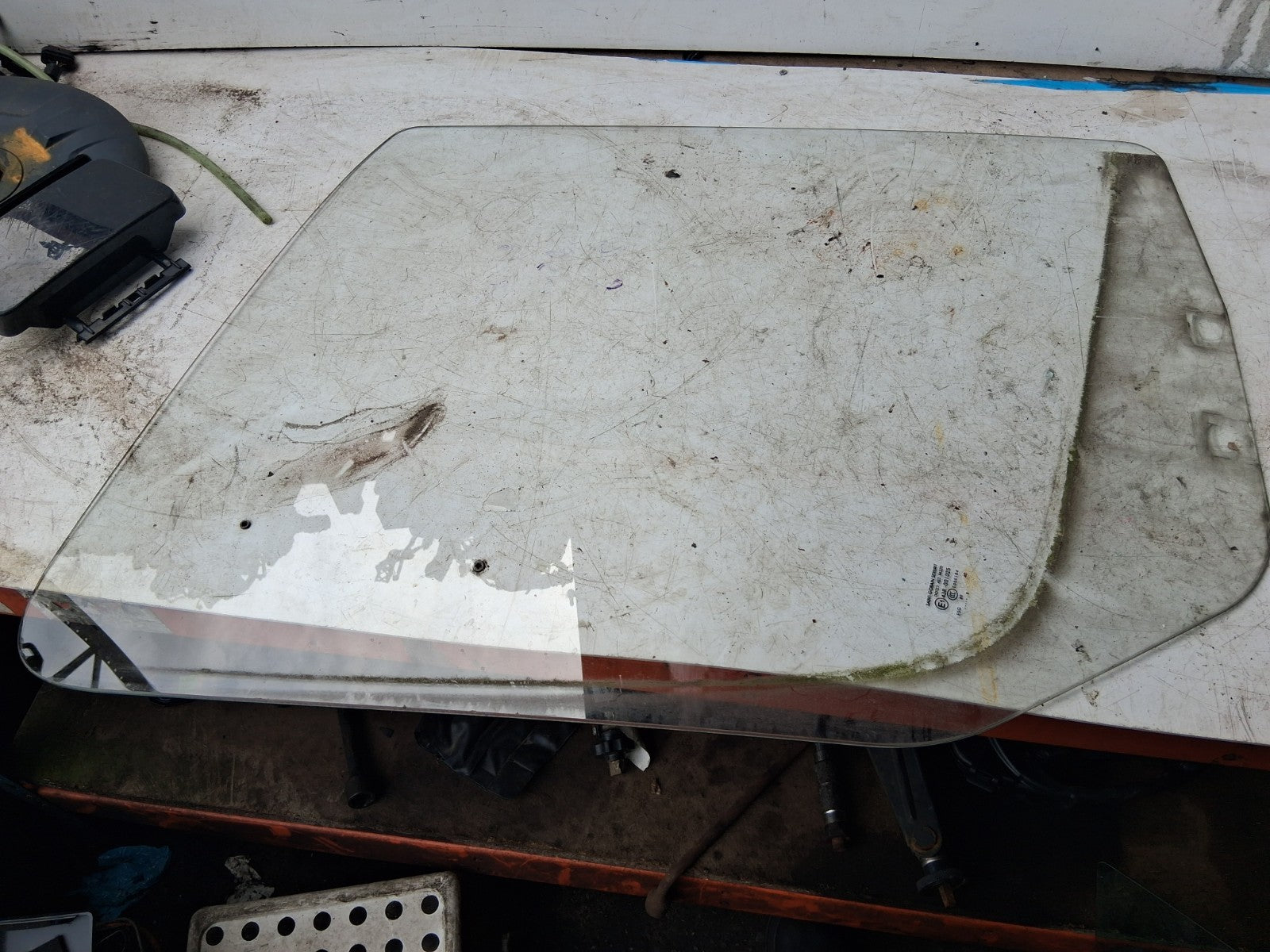 2010 MERCEDES BENZ SPRINTER W906 OSF DRIVER SIDE FRONT RIGHT WINDOW GLASS