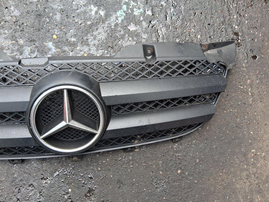 2015 MERCEDES BENZ SPRINTER W907 FRONT BUMPER CENTRE MAIN GRILL A9068800385