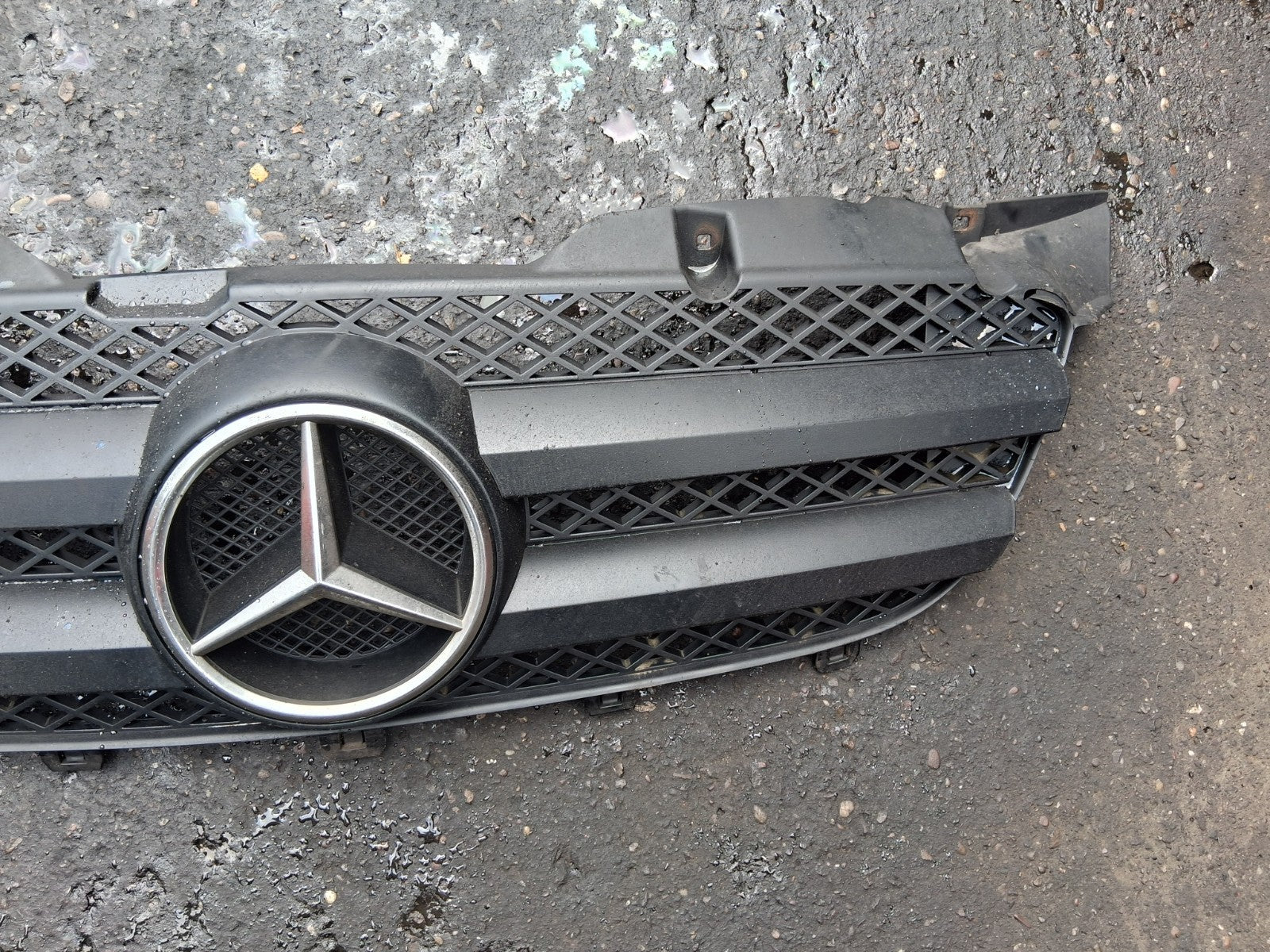 2015 MERCEDES BENZ SPRINTER W907 FRONT BUMPER CENTRE MAIN GRILL A9068800385