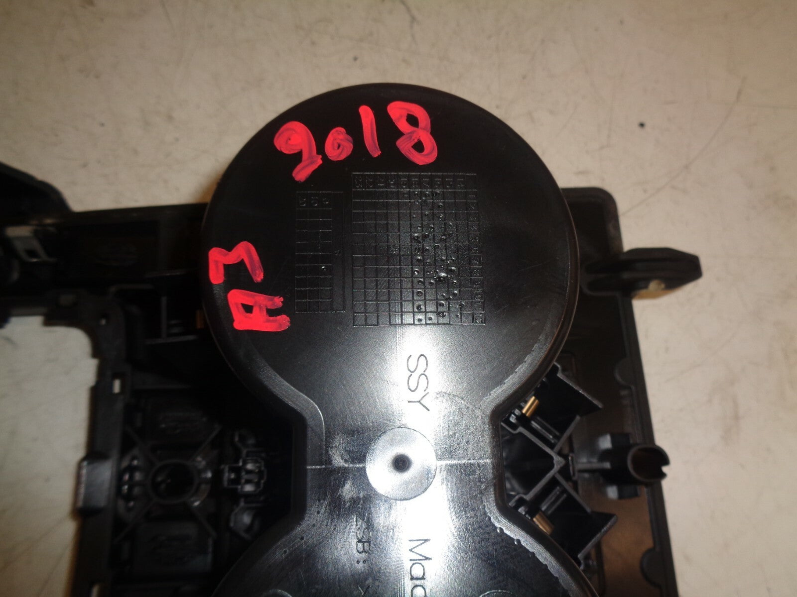 AUDI A3  8V CENTRE CONSOLE WITH CUP HOLDER 8V2864261C